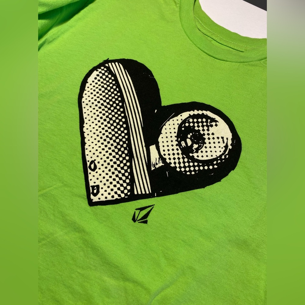 Volcom Men’s Organic Cotton Slim Fit T-Shirt. Size Medium.